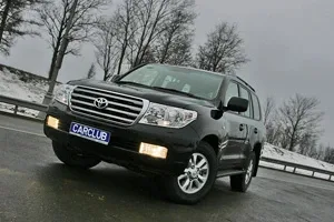 Toyota Land Cruiser 200: Не ідеальний