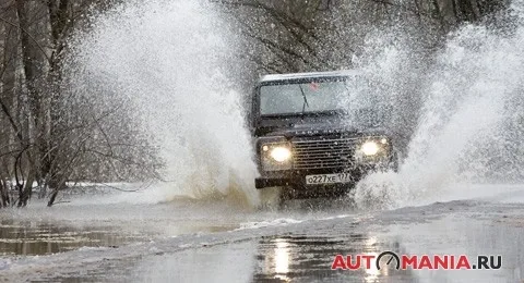 Land Rover Defender. Urban demobilization.