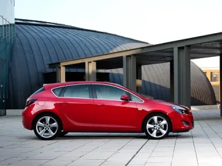 Рычаги любви. Дотянут ли новые тяги хэтчбек Opel Astra до Гольфа?