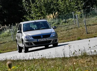 In hindsight. We explain the issue of saving on Logan at the Renault test site