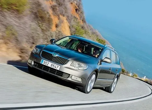 Skoda Superb Combi. Вантажте апельсини бочками