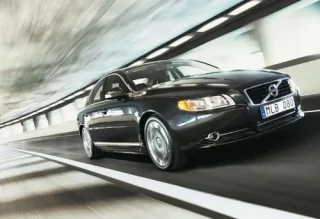 Volvo S80. Find 10 differences