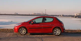 Peugeot 207.