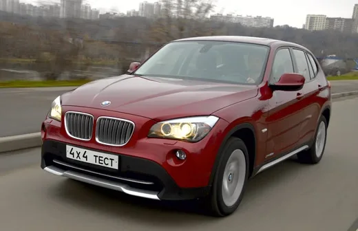 Младший из кроссоверов BMW – X1