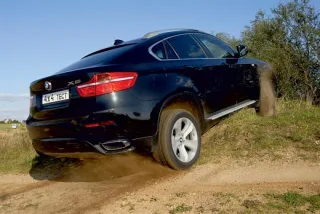 Why does the BMW X6 need an even more powerful engine – 4.4?
