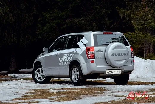 Suzuki Grand Vitara 2.4 едет не слишком весело