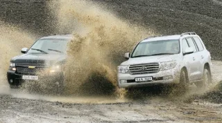Chevy Tahoe та Toyota Land Cruiser LC 200, це дуель двох світів