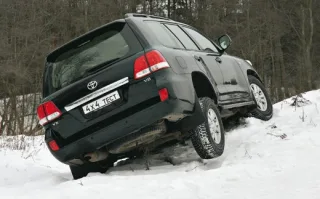 Чим відрізняється дизельний Land Cruiser 200 від бензинового