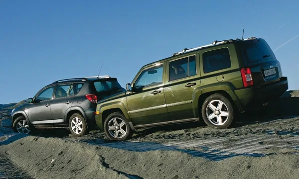 Парный тест Toyota RAV4 и Jeep Liberty