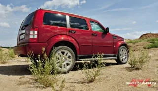 «Look, a Dodge Nitro!!!»