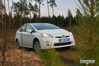 Тест-драйв Toyota Prius: І цілого бака багато