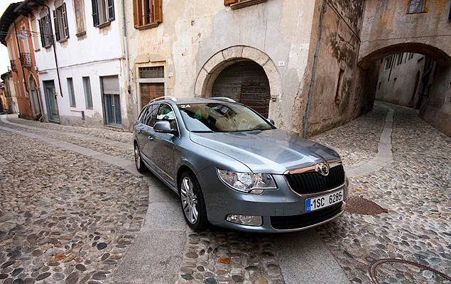 Skoda Superb Combi.
