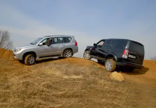 Choosing between Land Rover Discovery IV and Lexus GX460
