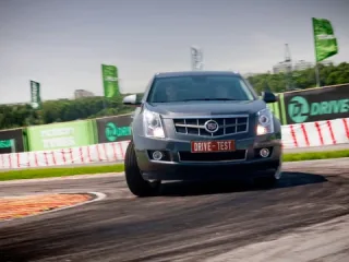 Одним оком. Снуємо на кросовері Cadillac SRX