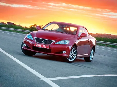 Idler. Trying not to catch a cold in the Lexus IS 250C convertible