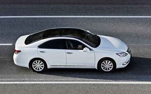 Wrong button? Reflecting on the place of the Lexus ES 350 sedan in life