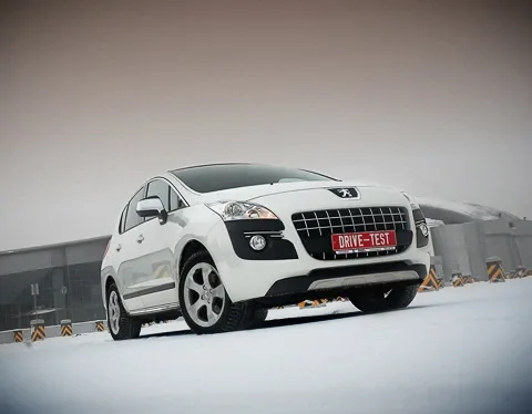 Інший порядок. Лихо виводимо по білому білим Peugeot 3008