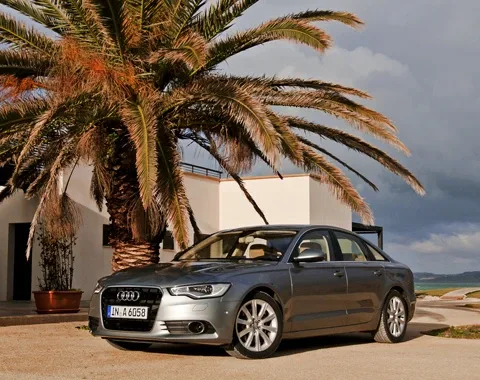 Дореволюционный. Теряемся во времени за рулём нового седана Audi A6