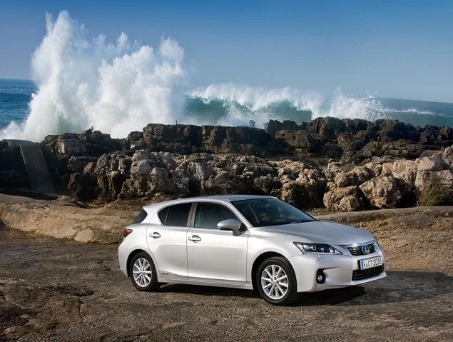 Lexus CT 200h.
