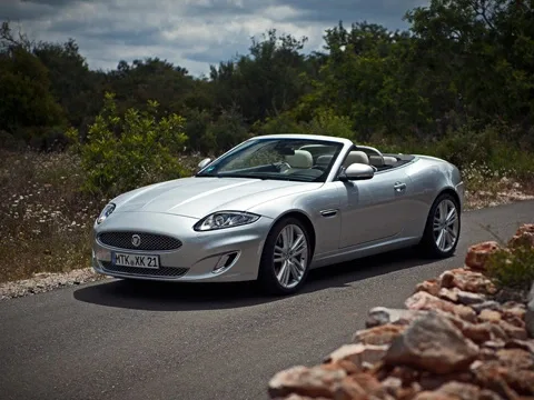 Краще за досконалість. Лякаємо Португалію ревінням дводверок Jaguar XK, XKR та XKR-S