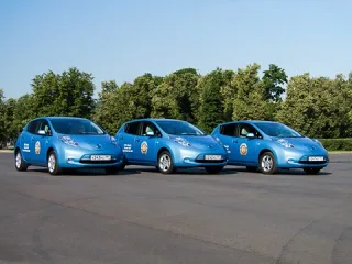 Прошу посадки. Пілотуємо електрокар Nissan Leaf в Лужниках