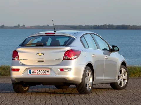 Кістяк. Знайомимося з хетчбеками Chevrolet Aveo та Chevrolet Cruze