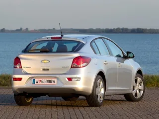Кістяк. Знайомимося з хетчбеками Chevrolet Aveo та Chevrolet Cruze