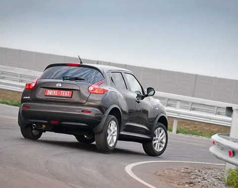 Энтомология. Ловим в один сачок два кроссовера Nissan Juke