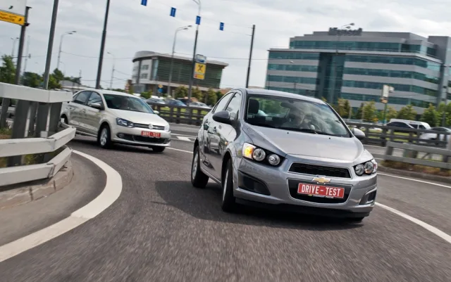 We second the duel of Chevrolet Aveo and Volkswagen Polo sedans