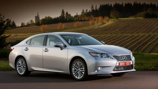 Дегустуємо седан Lexus ES, приготований за новим рецептом