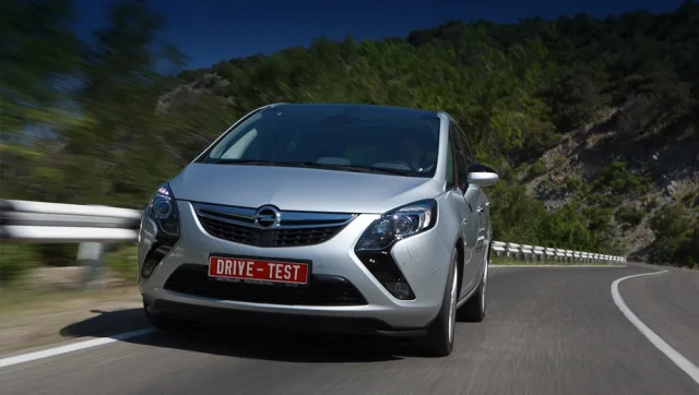 Вишукуємо риси бізнес-класу в компактвені Opel Zafira Tourer