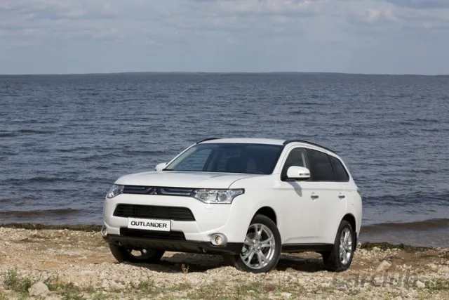 Тест-драйв Mitsubishi Outlander: скромність прикрашає?