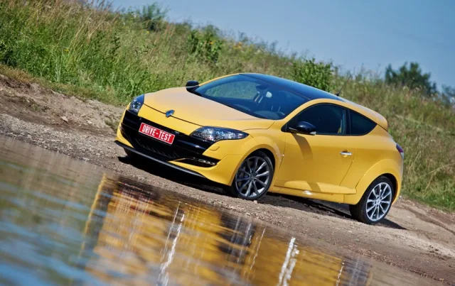 Renault Изучаем двуличность хот-хэтча Renault Megane RS
