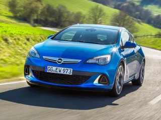 Opel Любуемся седаном Opel Astra и понукаем Астру OPC
