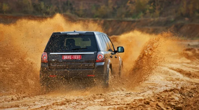 Міряємо калюжі оновленим кросовером Land Rover Freelander 2