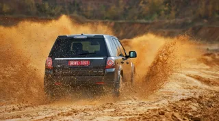 Міряємо калюжі оновленим кросовером Land Rover Freelander 2