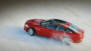 Радіємо характеру повнопривідних седанів Jaguar XF та XJ