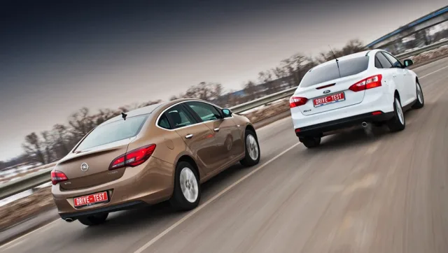 Спускаем с цепи четырёхдверку Opel Astra на седан Ford Focus