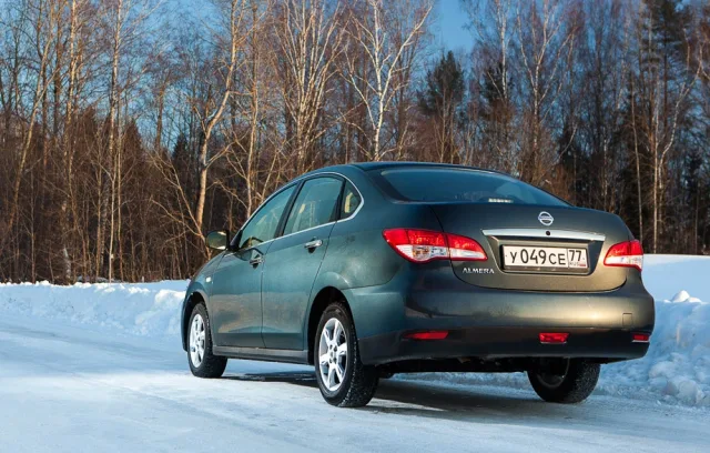 Ігноруємо російські дороги з новим седаном Nissan Almera