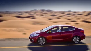 Подходим к Kia Cerato с вопросом о лучшем автo в мире