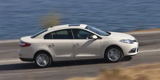 Balancing the Renault Fluence sedan on Turkish serpentines
