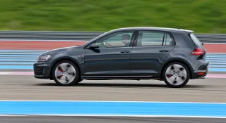 Хвалимо Volkswagen Golf GTI за прагнення бути всім і одразу