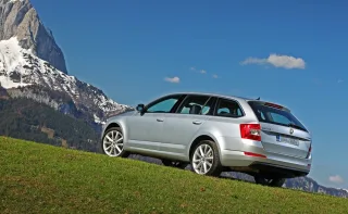 Вивчаємо багажний відсік універсала Skoda Octavia Combi