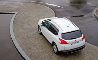 Умножаем на четыре городской кроссовер Peugeot 2008