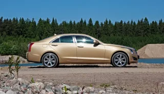 Дефілюємо по Швеції на седані Cadillac ATS