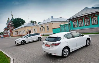 Mixing and shaking premium hatchbacks Citroen DS5 and Lexus CT 200h