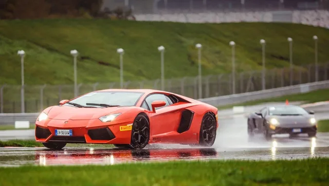 We're driving around Moscow Raceway in the Lamborghini Aventador and Gallardo coupes