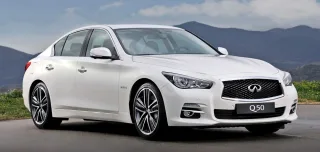 З жахливим інтересом крутимо кермо в седані Infiniti Q50