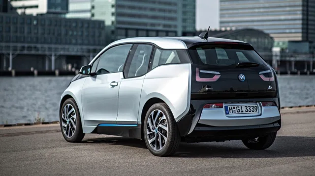 С удовольствием электризуемся от ситикара BMW i3