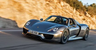 Зберігаємо спокій за кермом суперкара Porsche 918 Spyder
